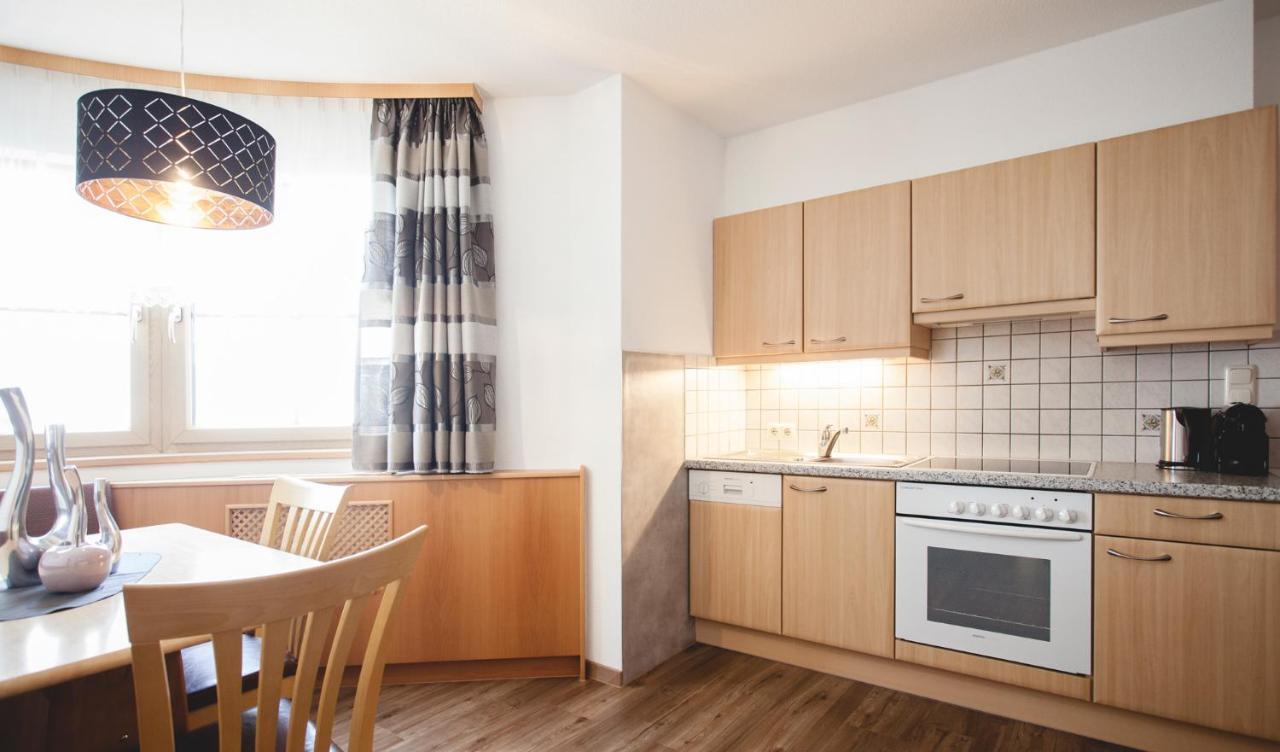 Apart Astoria Капл Екстериор снимка